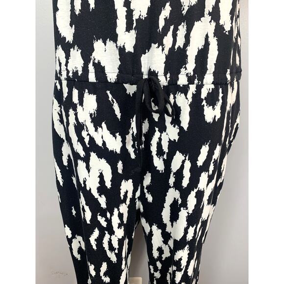 LuLaRoe Black & White Short Sleeve Jumper - Size Medium - Picture 3 of 4